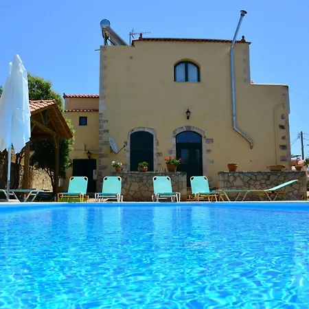 Skandalis With Pool Apartman