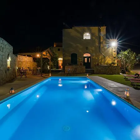 Skandalis With Pool